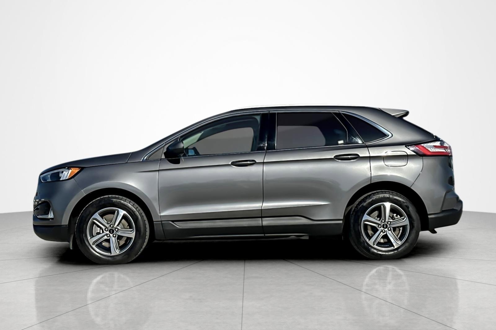 Used 2024 Ford Edge SEL w/ Convenience Package image 2