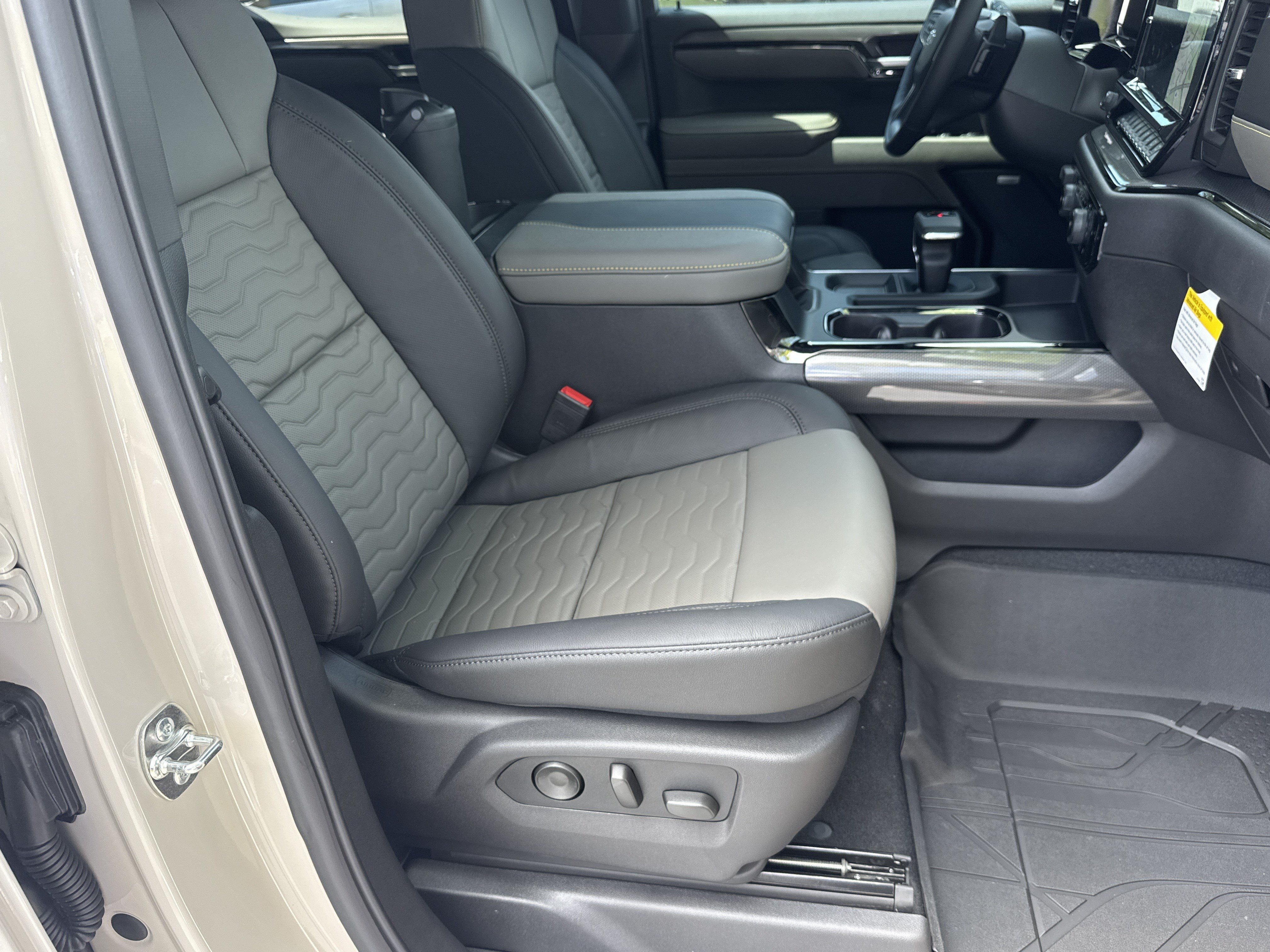 New 2026 Chevrolet Silverado 1500 ZR2 w/ LPO, Dark Essentials Package AWD/4WD image 13