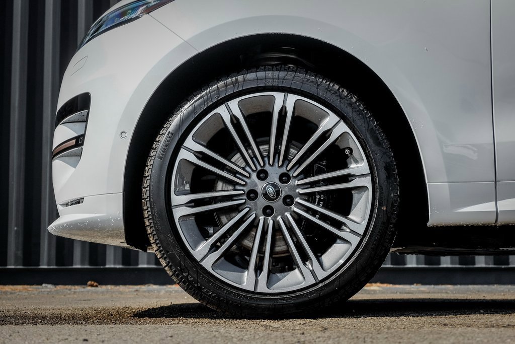 New 2025 Land Rover Range Rover Sport Dynamic SE image 4