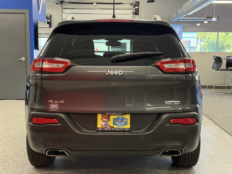Used 2015 Jeep Cherokee Latitude w/ Cold Weather Group AWD/4WD image 8