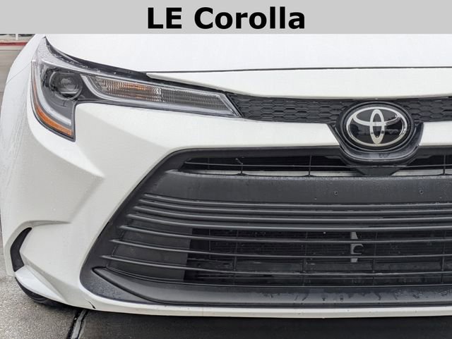 Used 2023 Toyota Corolla LE image 3