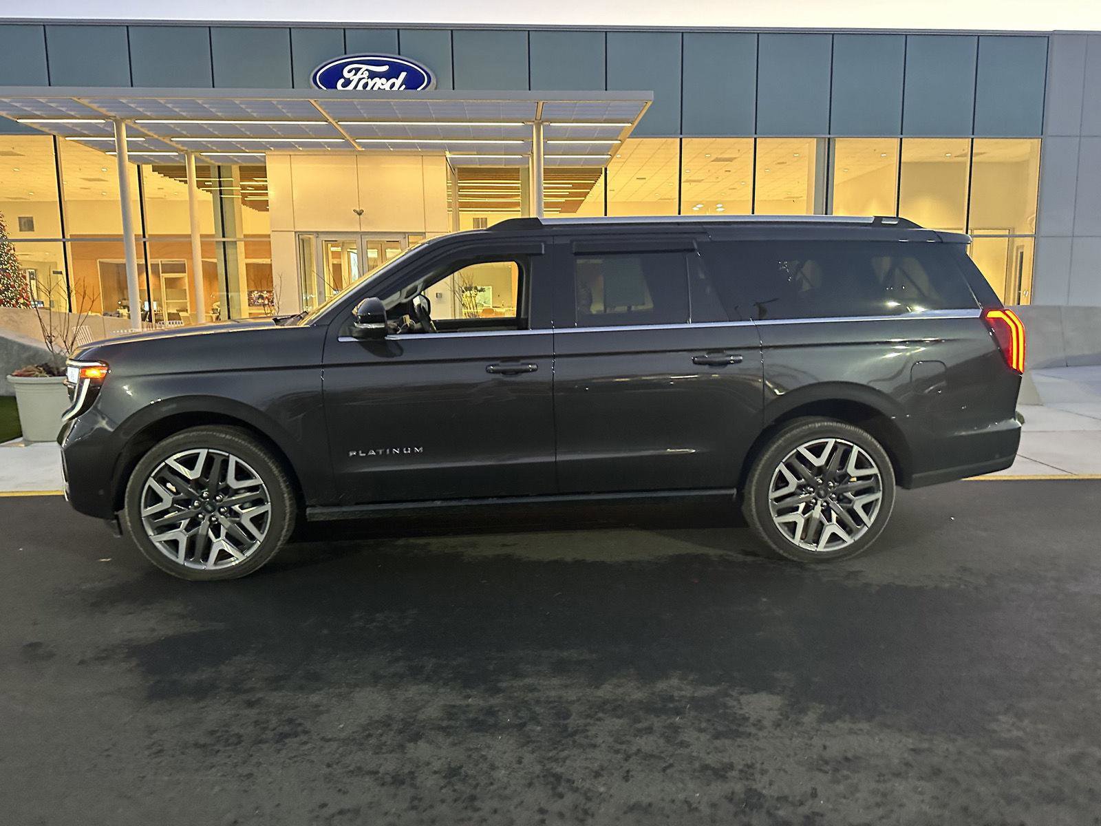 Used 2025 Ford Expedition Max Platinum w/ Platinum Ultimate Package image 8