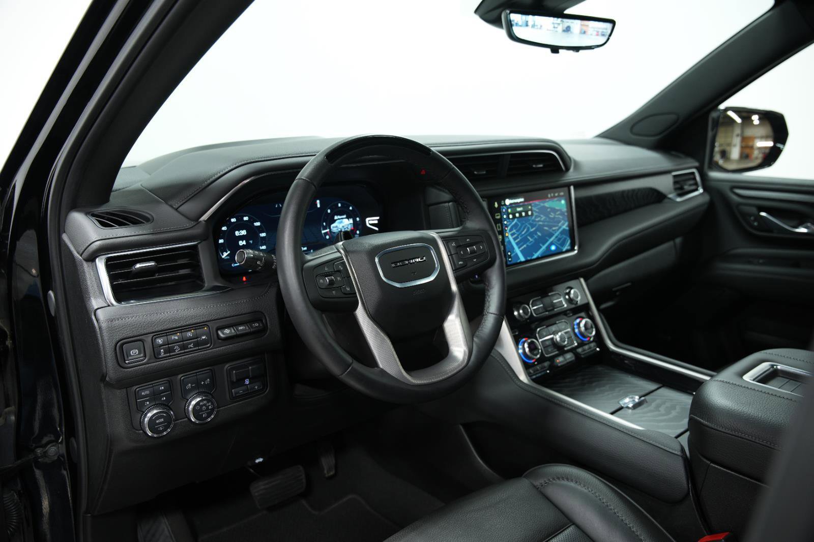 Used 2024 GMC Yukon Denali w/ Advanced Technology Package image 33