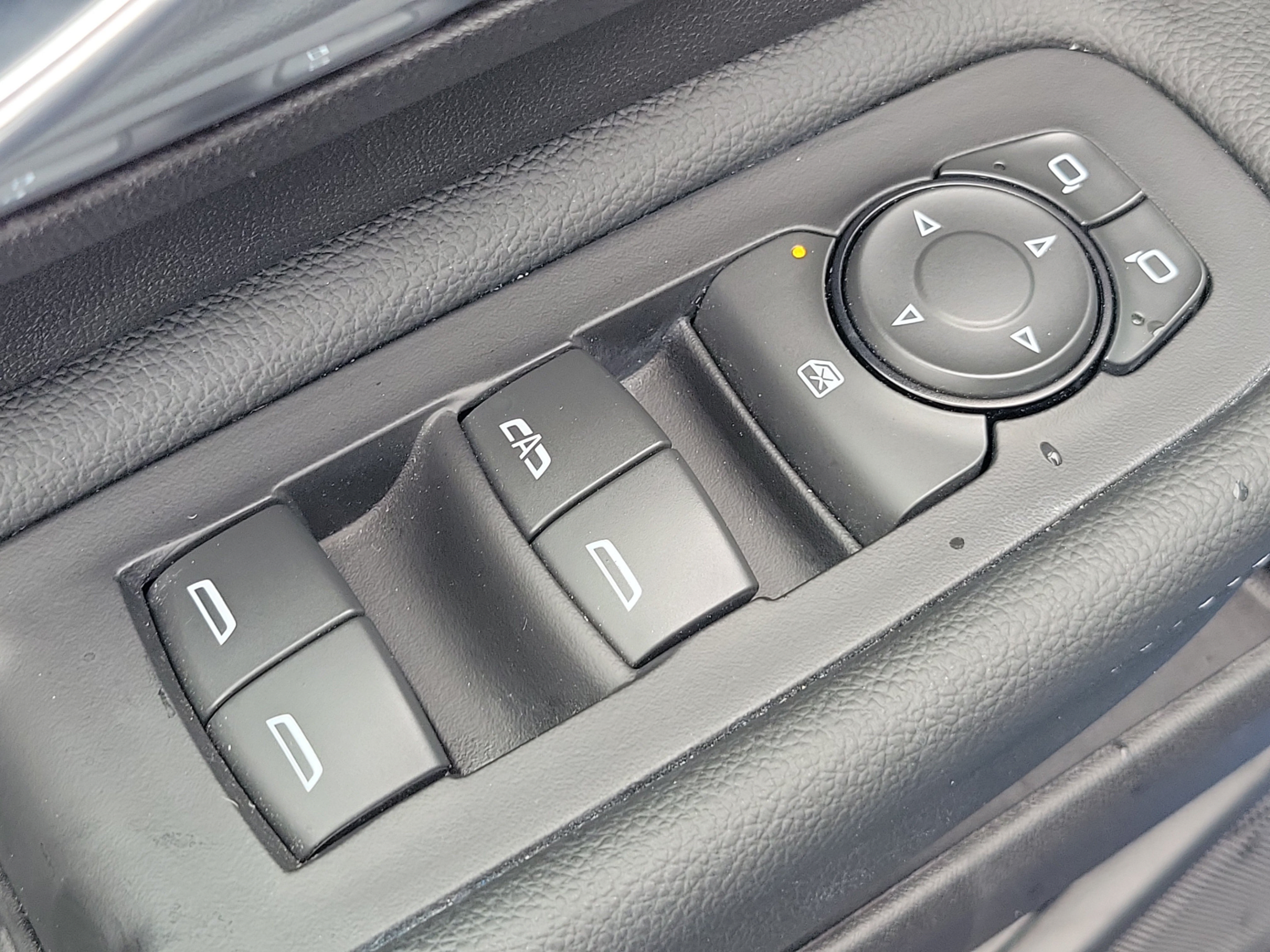 Used 2024 GMC Terrain SLT w/ Infotainment Package II FWD image 19