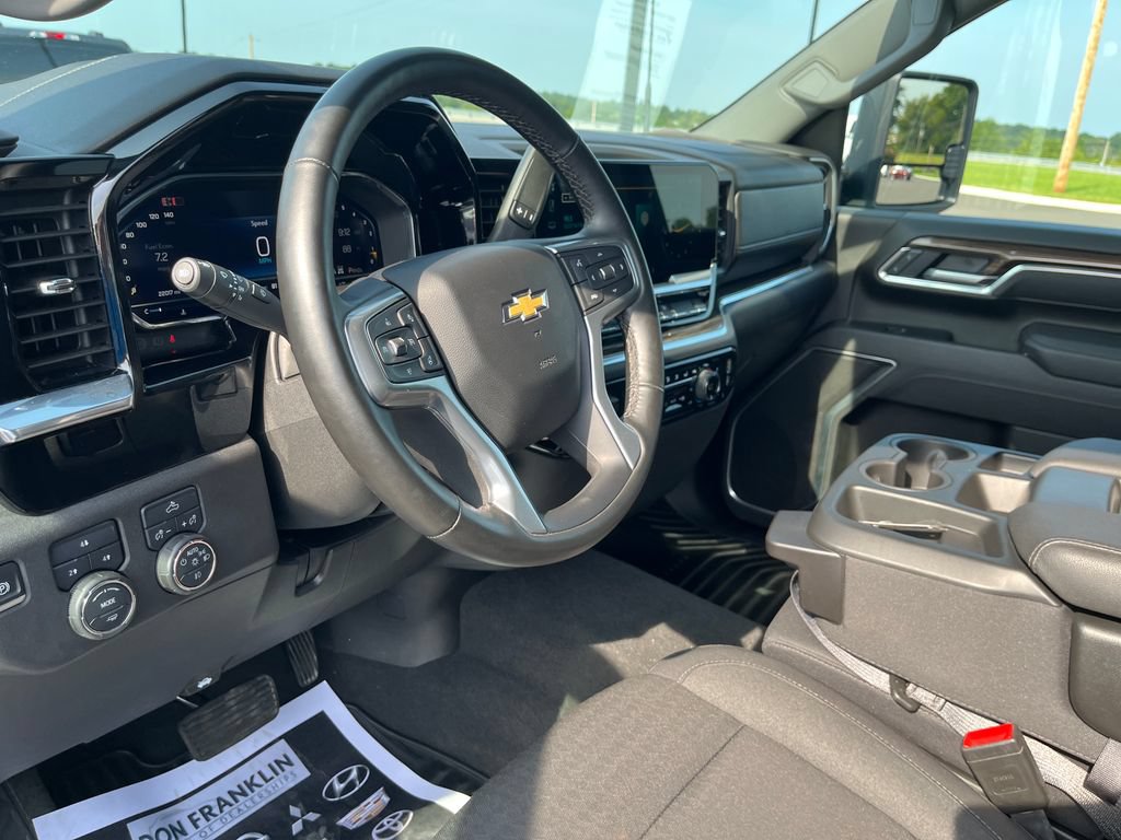 Used 2025 Chevrolet Silverado 2500 LT w/ Convenience Package AWD/4WD image 15