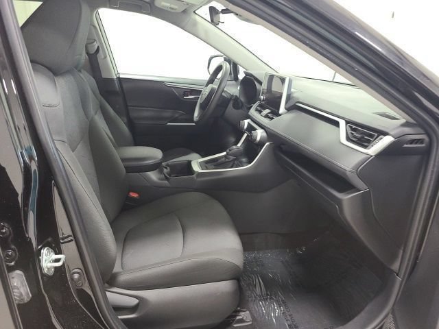 Used 2024 Toyota RAV4 XLE FWD image 9
