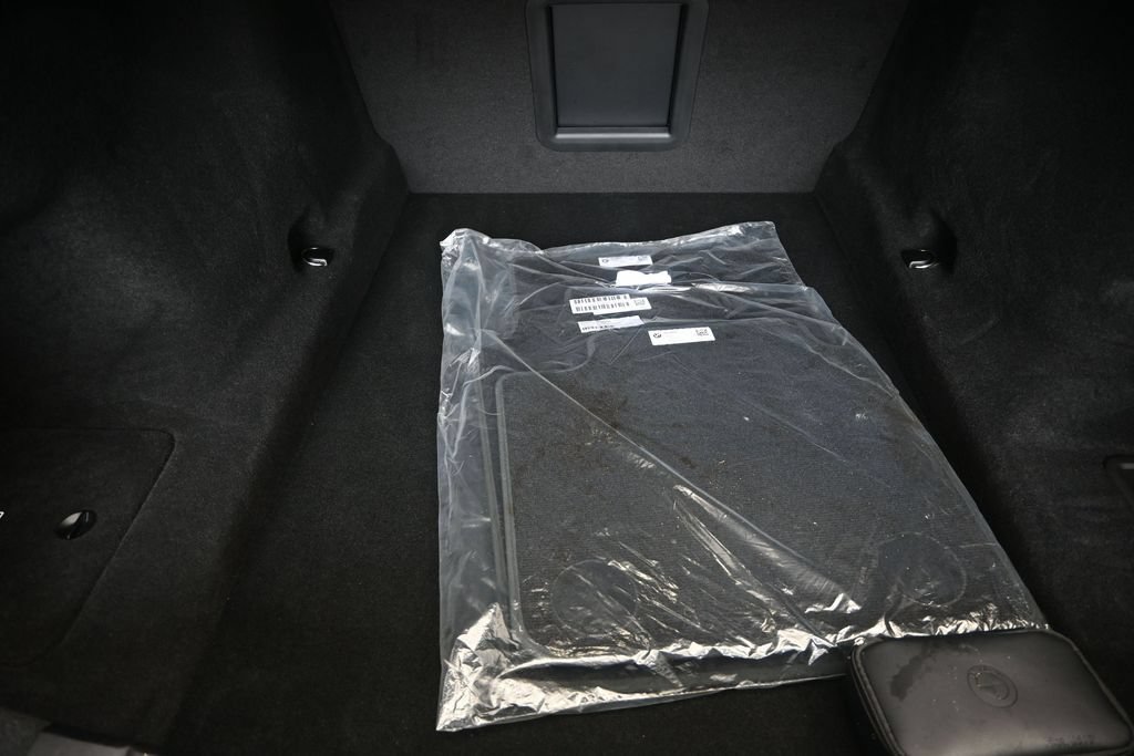 Certified 2026 BMW 740i w/ Executive Package RWD image 20