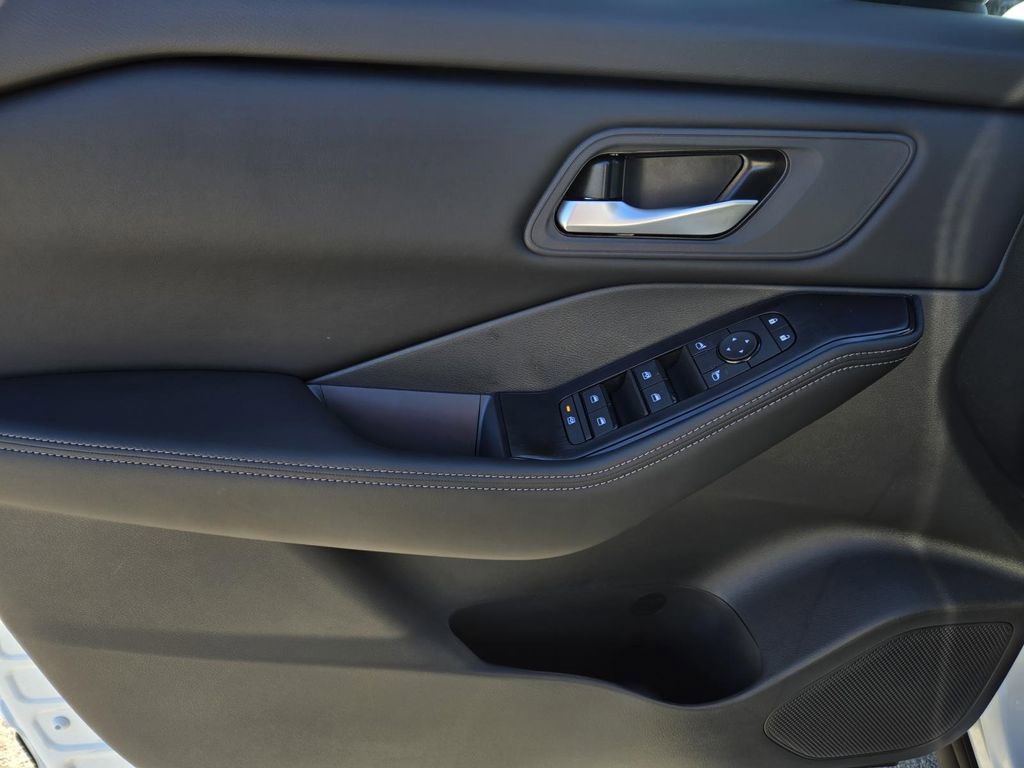 New 2026 Nissan Rogue SV image 14