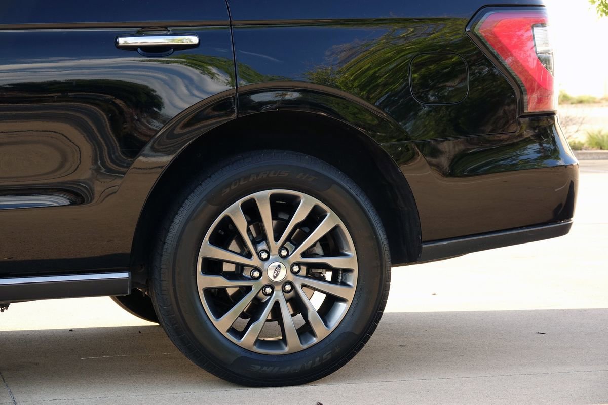 Used 2020 Ford Expedition Limited image 24