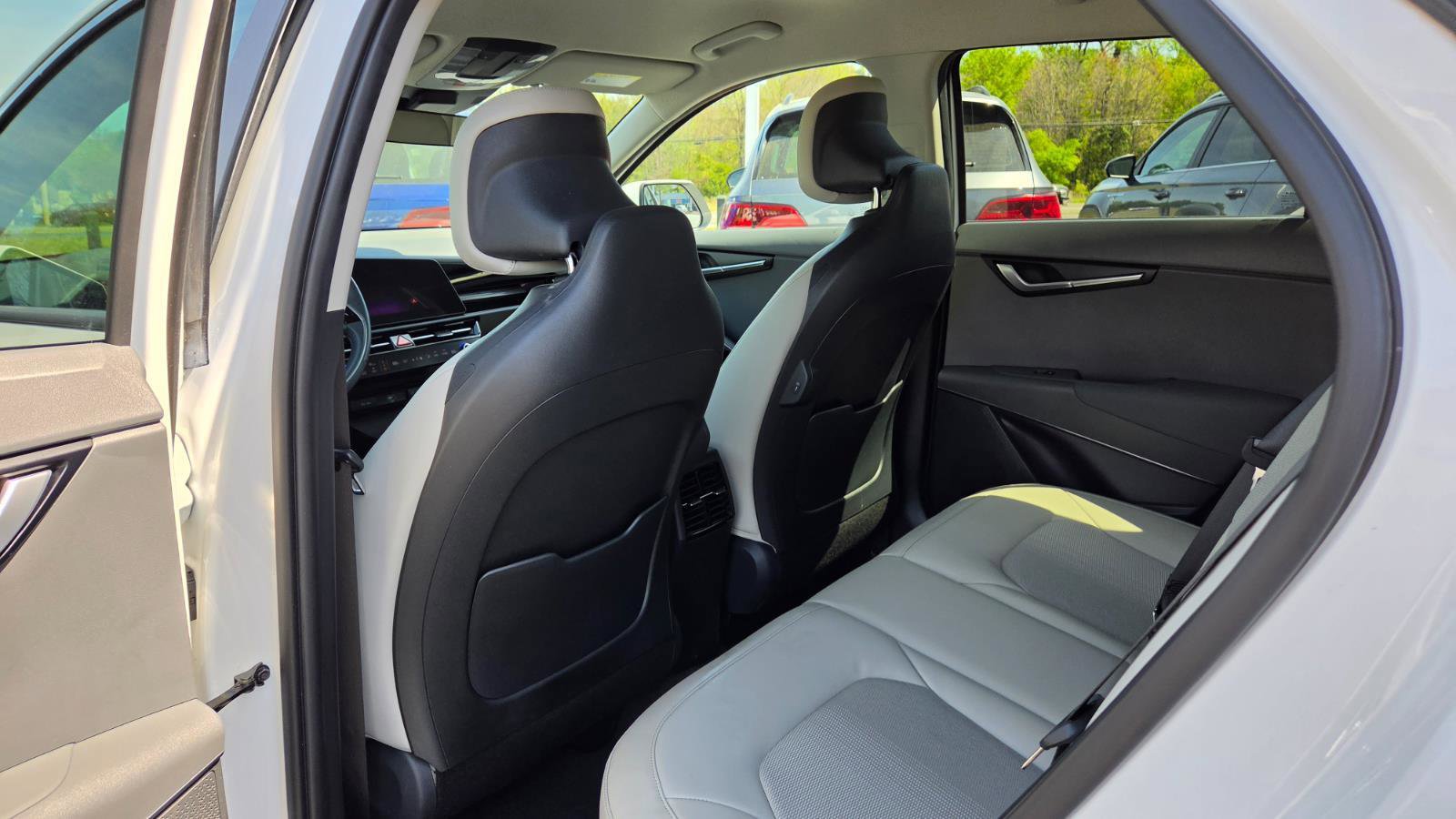 Used 2023 Kia Niro EX image 45