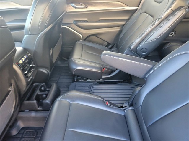 Used 2022 Jeep Grand Cherokee L Limited w/ Black Appearance Package image 12