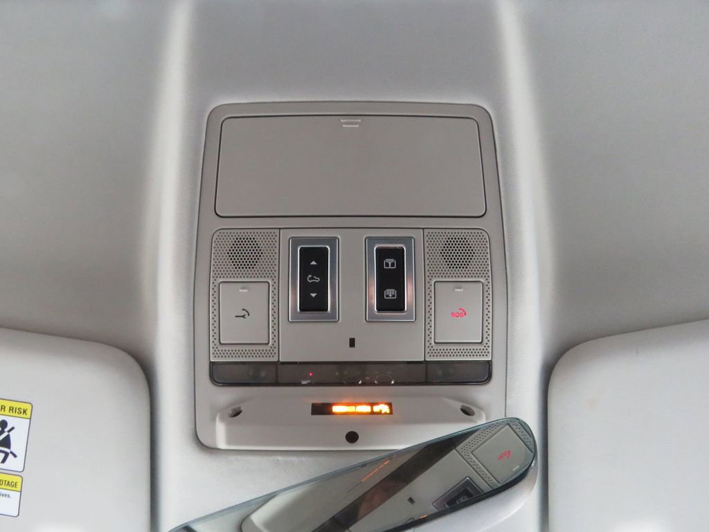 Used 2022 Land Rover Defender 110 SE image 27