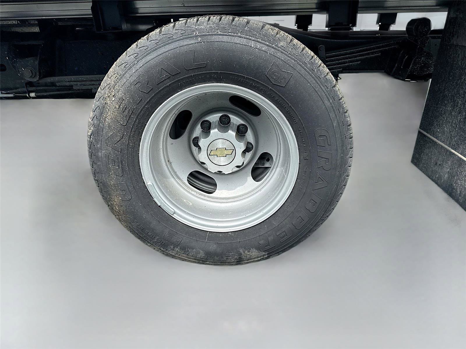 New 2024 Chevrolet Express 4500 w/ Power Convenience Package RWD image 17