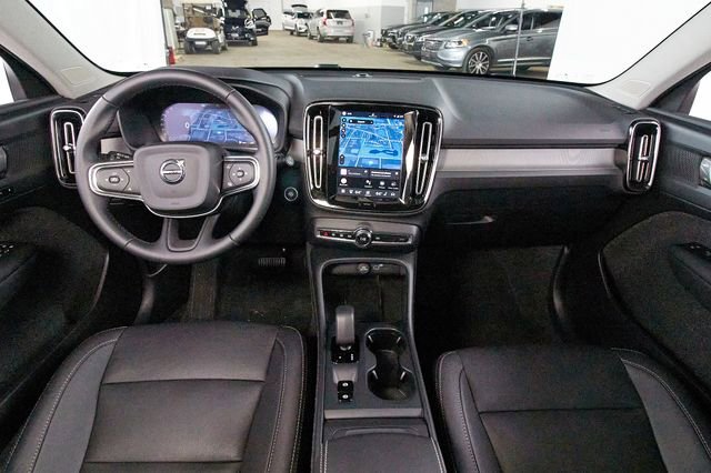 Certified 2025 Volvo XC40 B5 Core w/ Protection Package Premier image 5