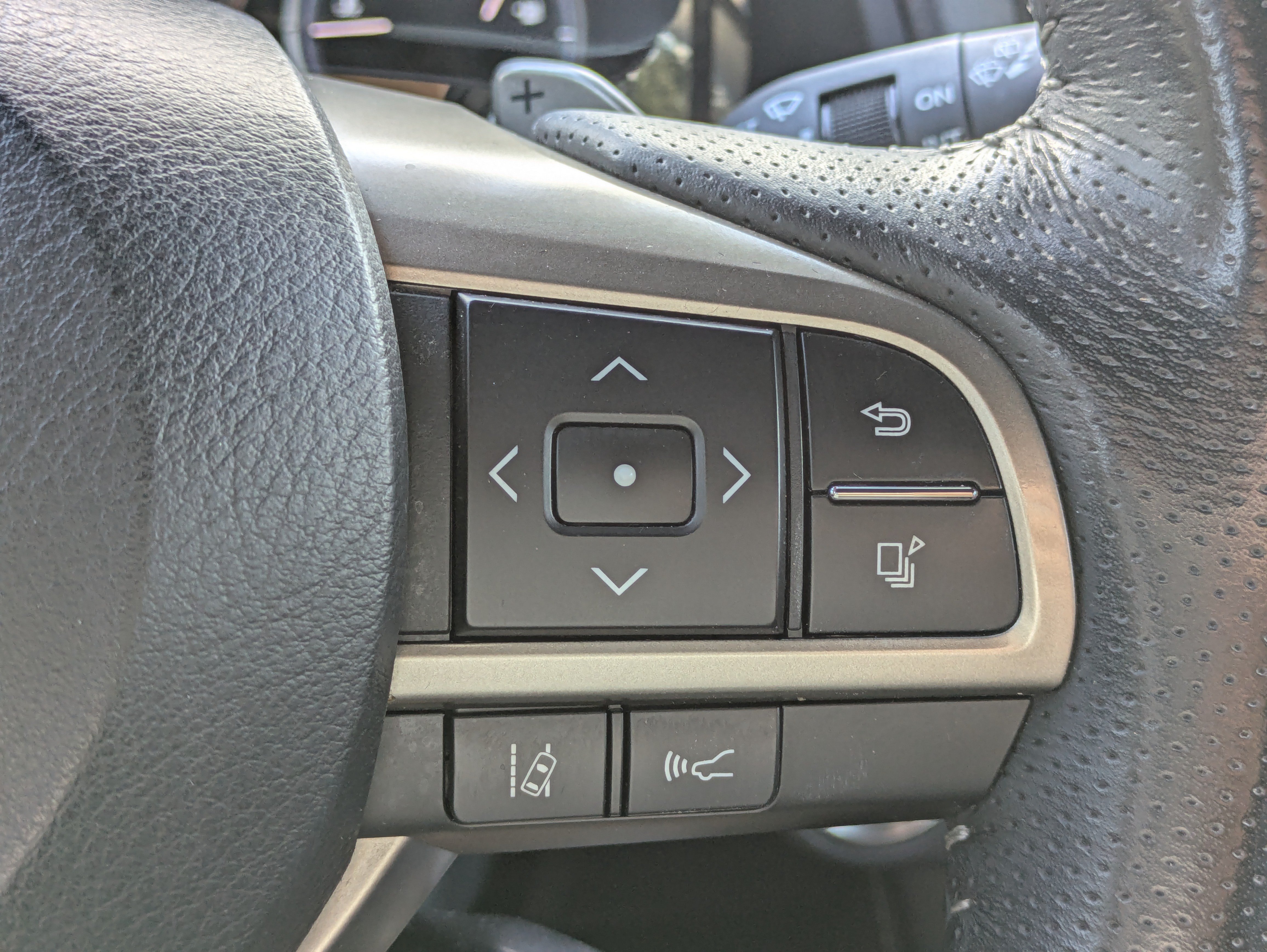 Used 2022 Lexus RX 350 F Sport w/ Accessory Package AWD/4WD image 25
