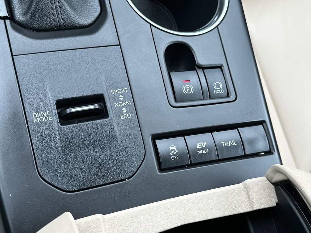 Used 2022 Toyota Highlander XLE AWD/4WD image 33