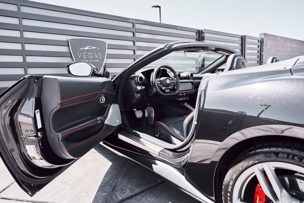 Used 2020 Ferrari Portofino RWD image 33