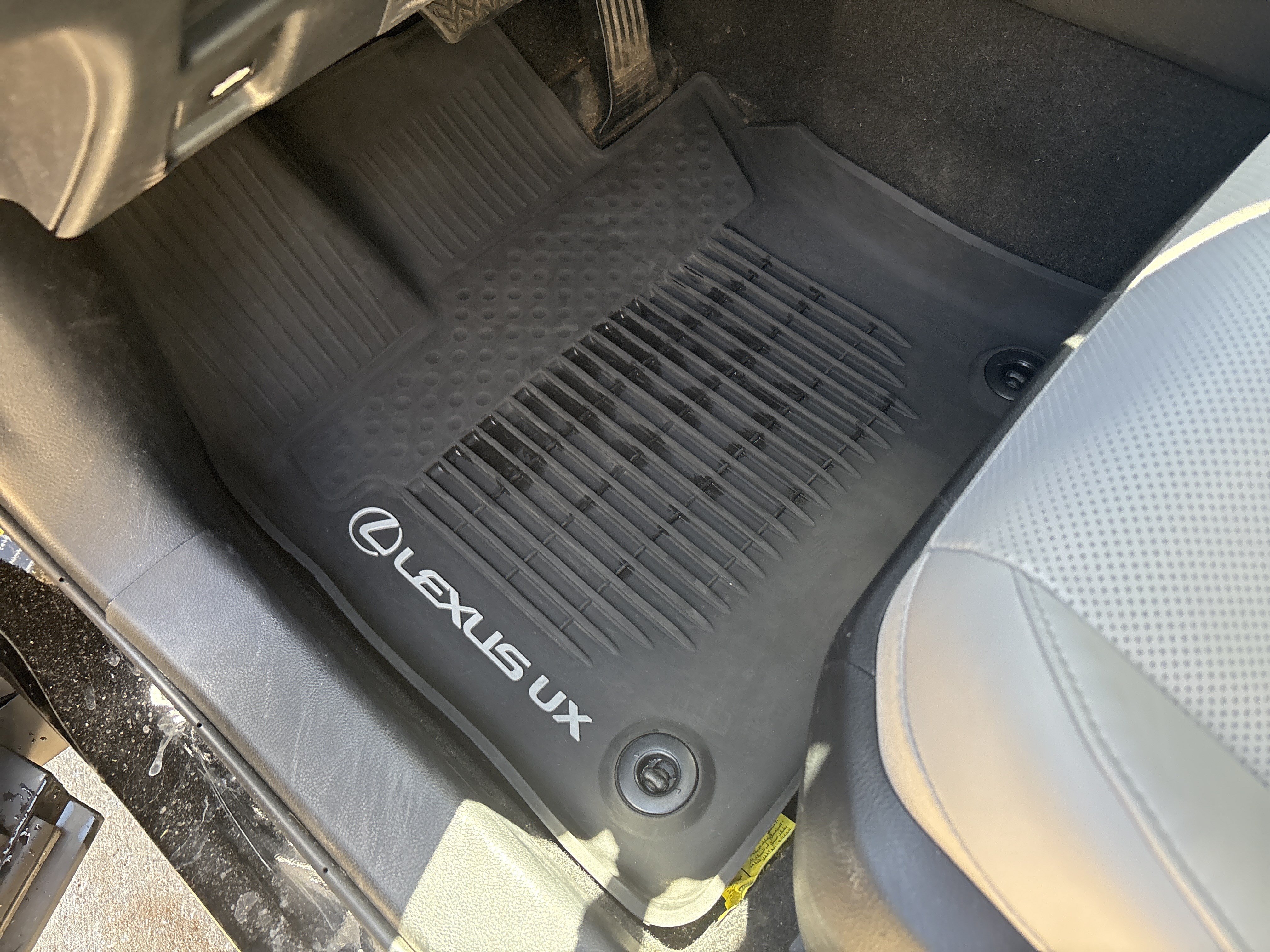 Used 2025 Lexus UX 300h AWD w/ Accessory Package (Z1) image 17