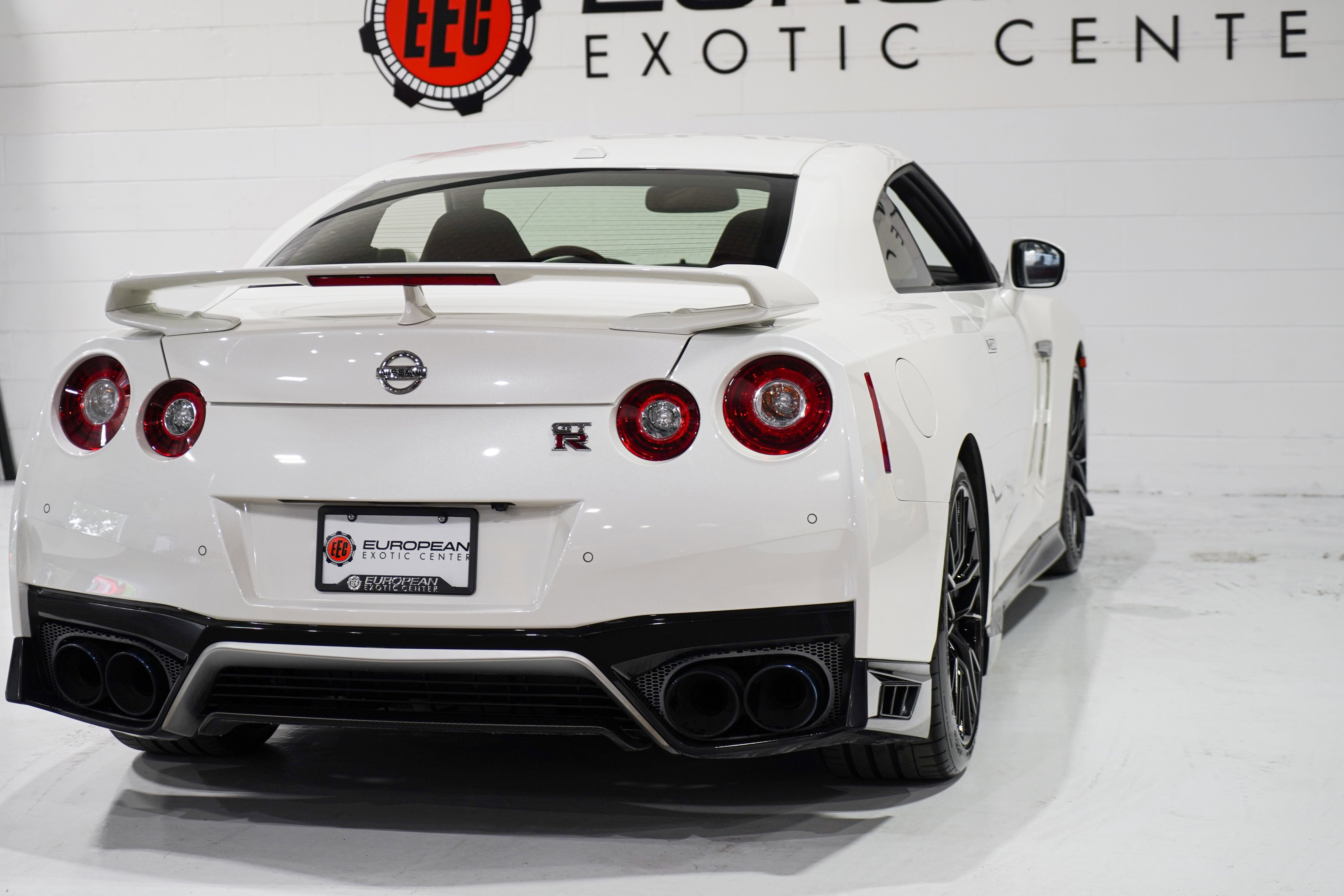 Used 2021 Nissan GT-R Premium AWD/4WD image 37