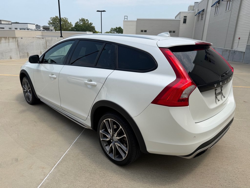 Used 2016 Volvo V60 T5 Cross Country AWD/4WD image 3