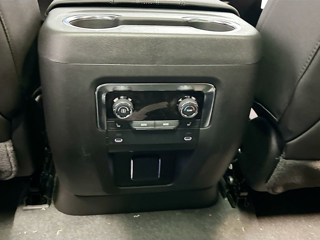 New 2026 Chevrolet Suburban High Country image 28