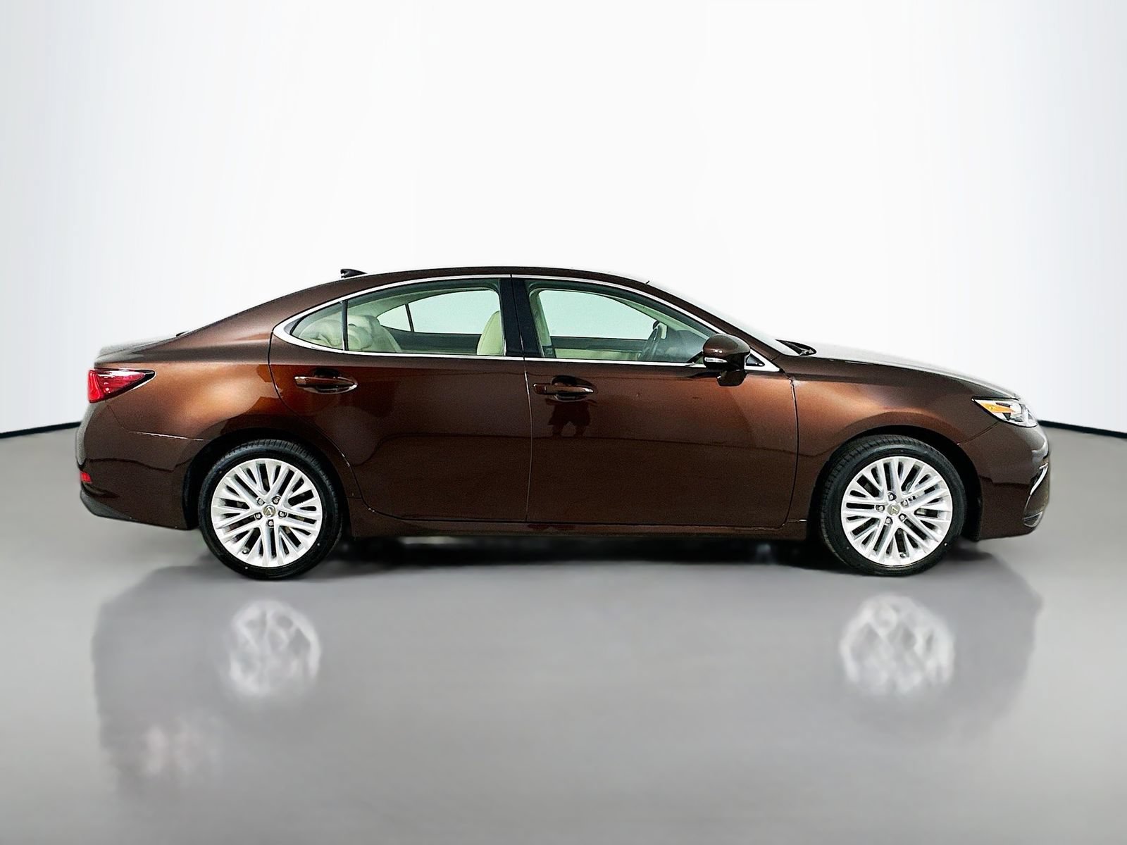 Used 2018 Lexus ES 350 w/ Luxury Package w/Wood Trim FWD image 4