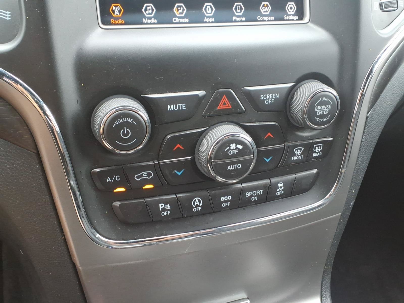 Used 2018 Jeep Grand Cherokee Laredo AWD/4WD image 21