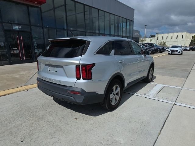 Used 2022 Kia Sorento LX image 5