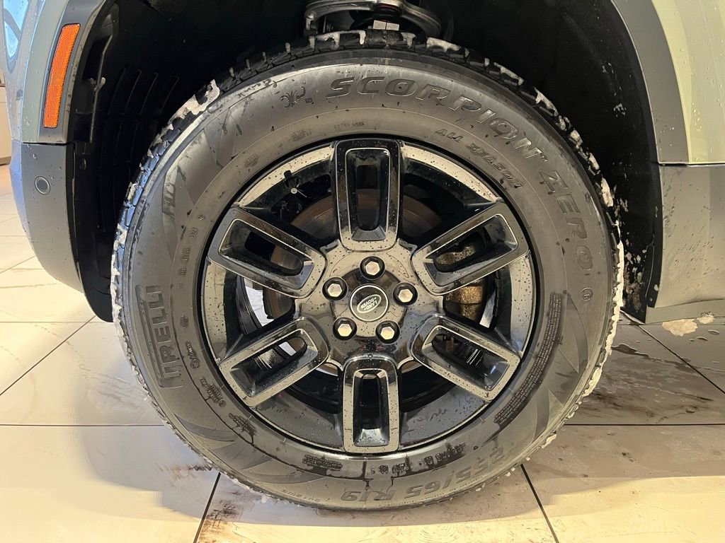 Used 2025 Land Rover Defender 110 S image 11