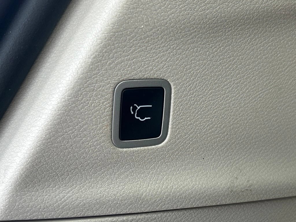 Used 2023 Chrysler Pacifica Touring-L FWD image 47