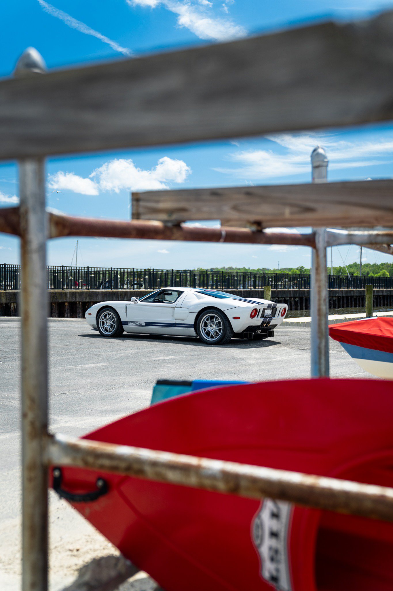 Used 2006 Ford GT RWD image 9