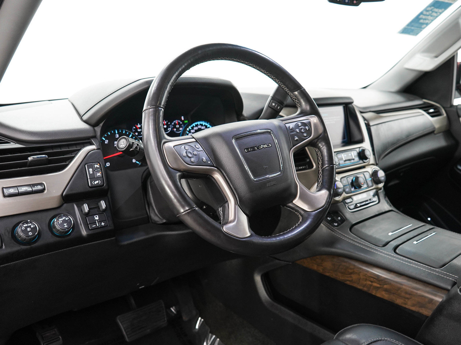 Used 2018 GMC Yukon XL Denali w/ Open Road Package AWD/4WD image 29