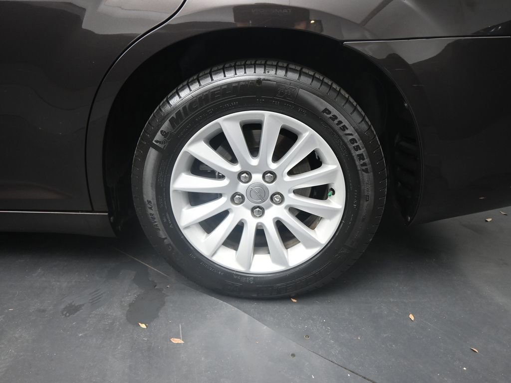 Used 2013 Chrysler 300 Base image 22