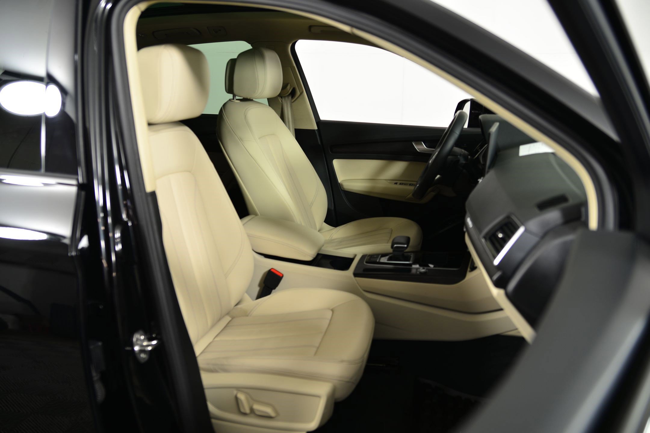 Certified 2025 Audi Q5 2.0T Premium image 18