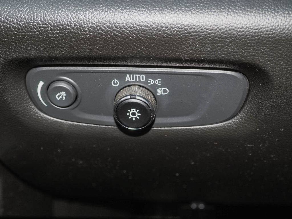 Certified 2023 Chevrolet Traverse LT FWD image 27