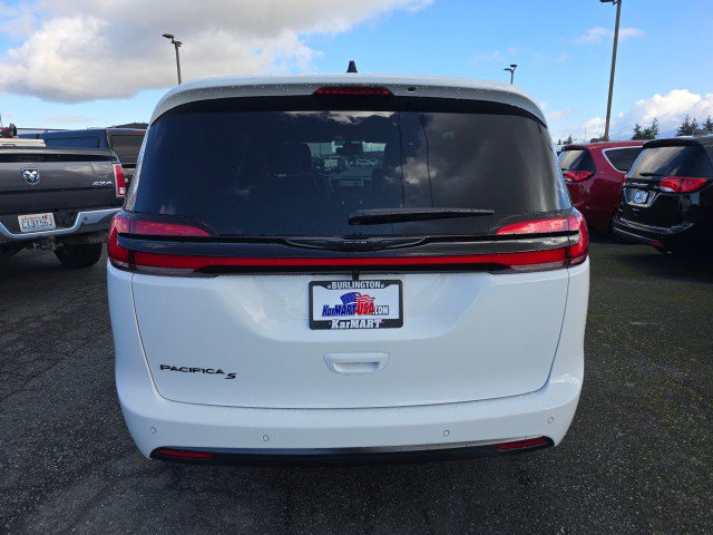New 2026 Chrysler Pacifica Select w/ S Appearance Package FWD image 4