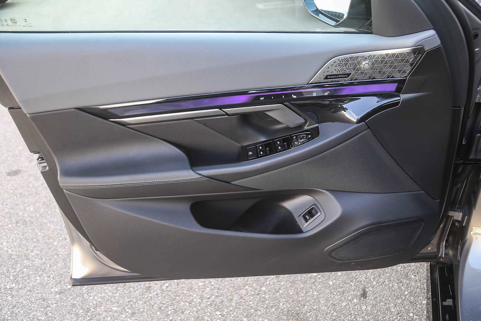 Used 2025 BMW i5 M60 w/ Premium Package image 17