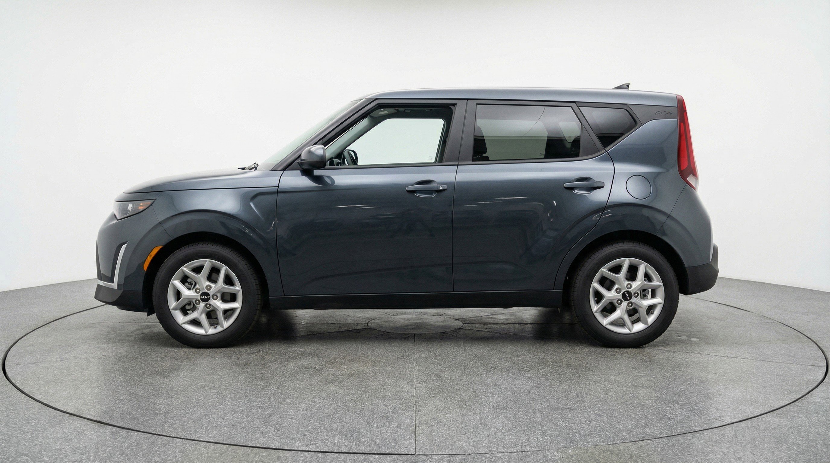 Used 2025 Kia Soul LX w/ LX Technology Package image 5