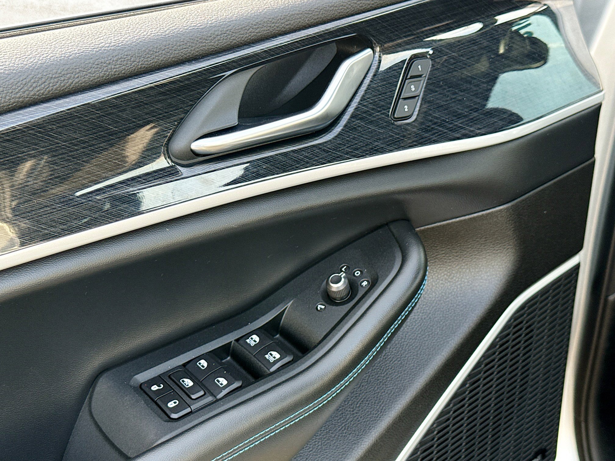 Used 2022 Jeep Grand Cherokee Trailhawk w/ Advanced Protech Group II image 8