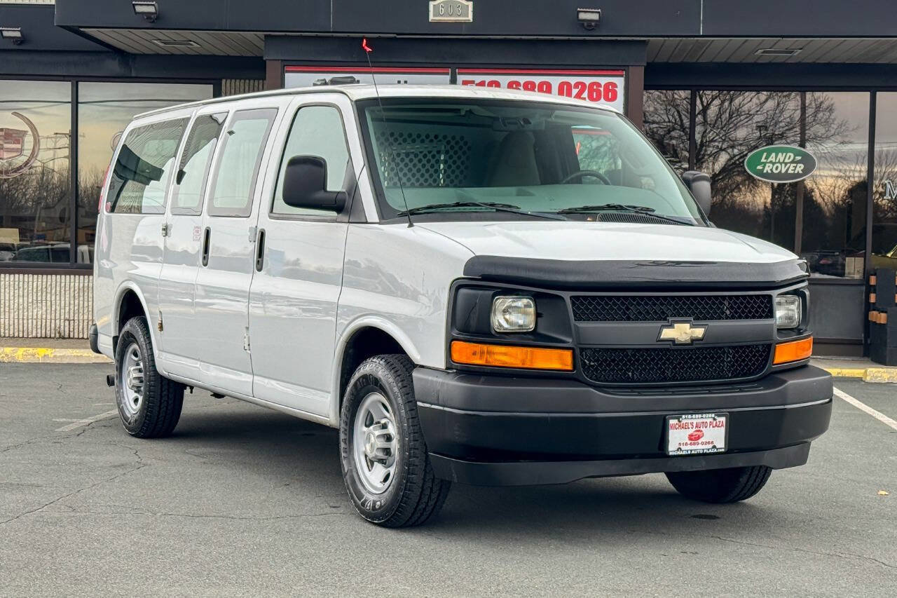Used 2017 Chevrolet Express 2500 image 1