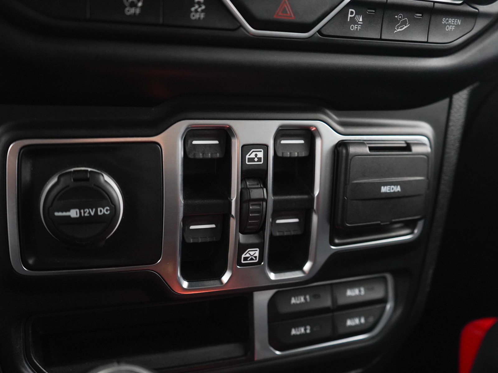 Used 2020 Jeep Wrangler Unlimited Sahara w/ Uconnect 4C Nav & Sound Group AWD/4WD image 21