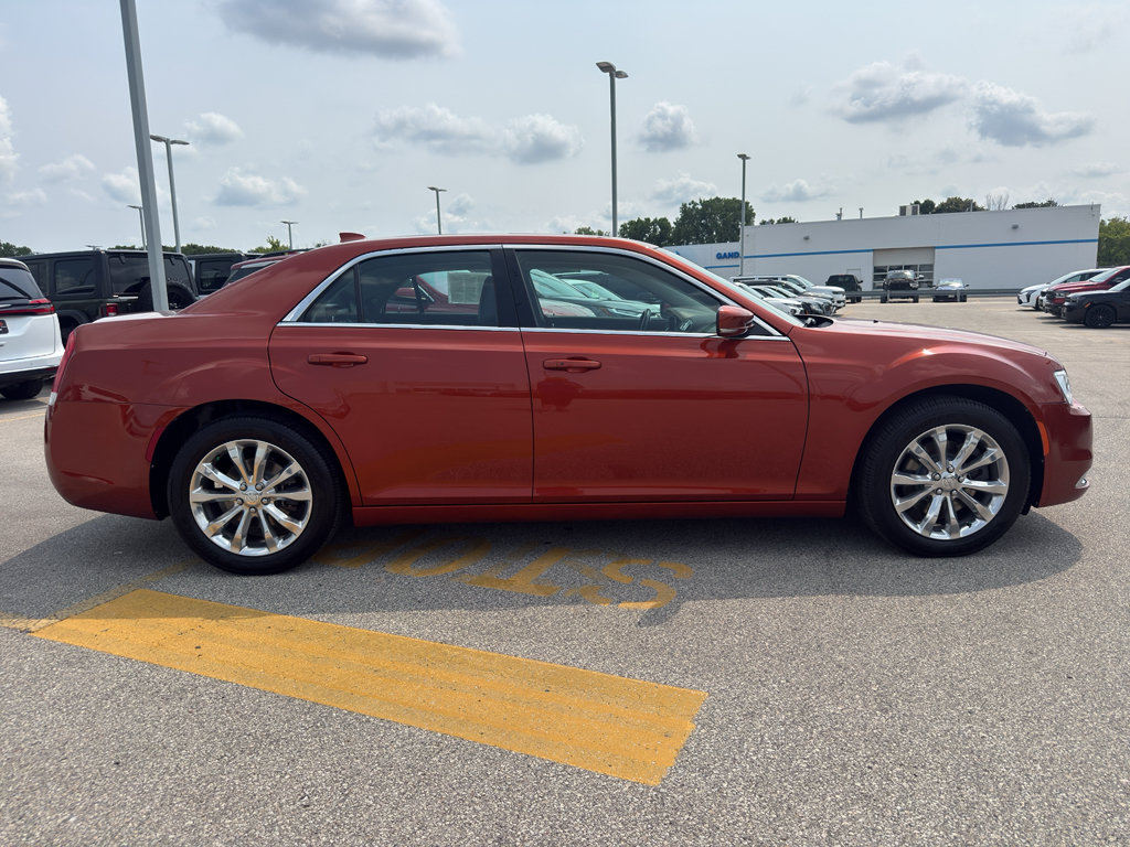 Used 2021 Chrysler 300 Touring L AWD/4WD image 4