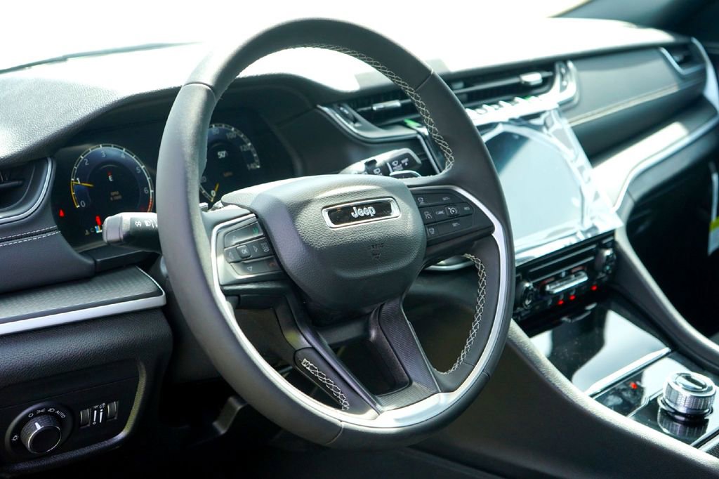 New 2026 Jeep Grand Cherokee Laredo RWD image 9