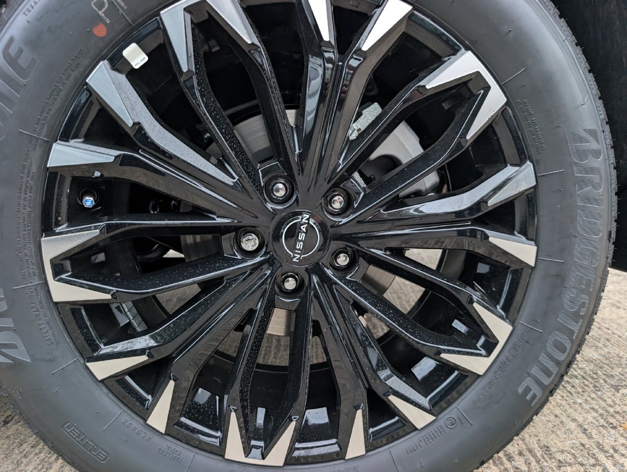 New 2026 Nissan Rogue Dark Armor FWD image 5