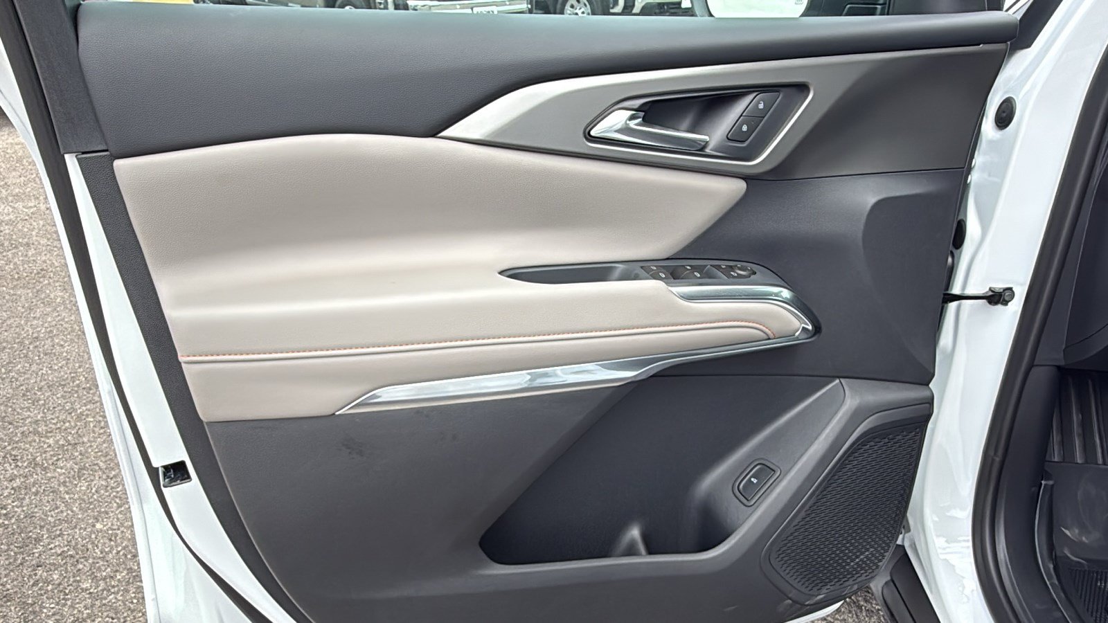 New 2026 Chevrolet Traverse LT w/ Driver Confidence Package FWD image 11