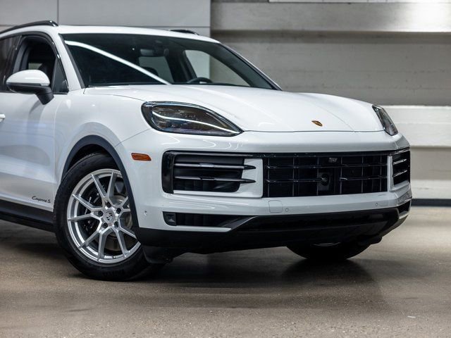 Certified 2025 Porsche Cayenne S image 14