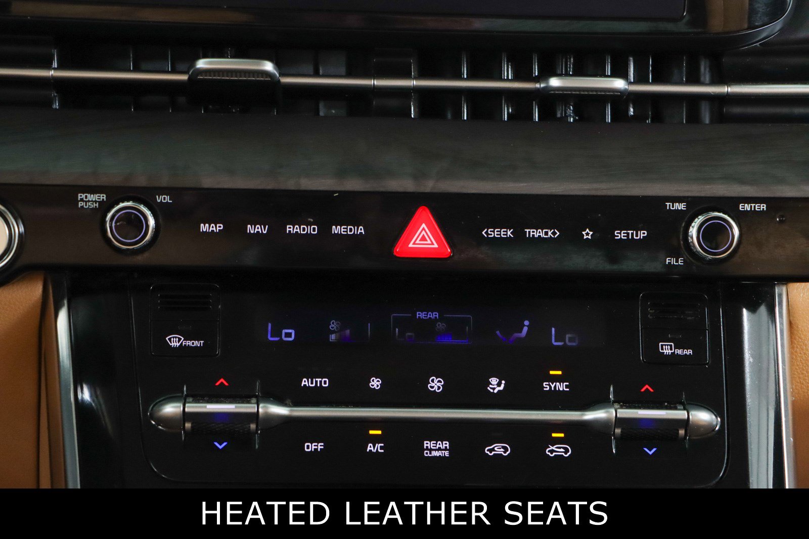 Used 2024 Kia Carnival EX image 20