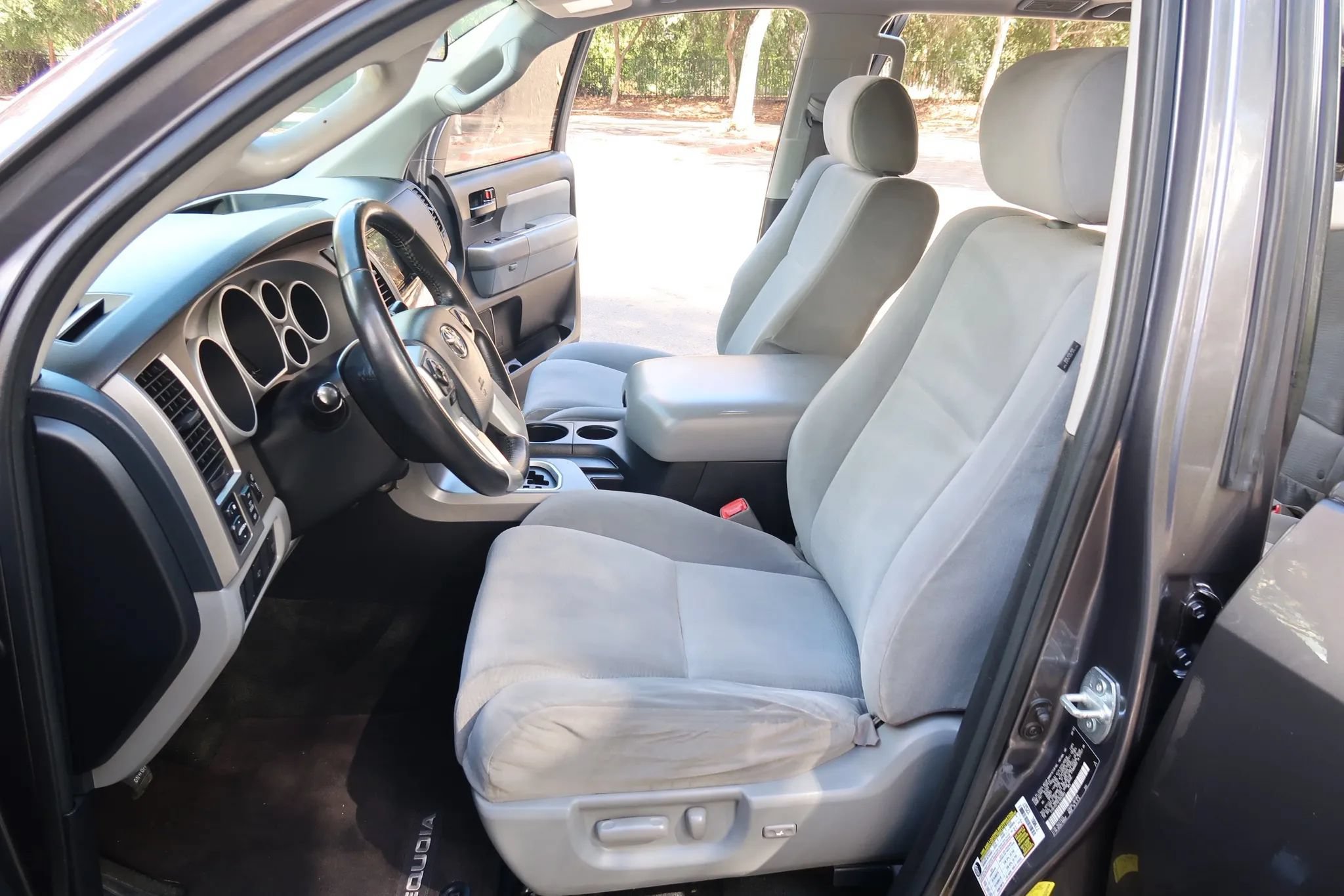 Used 2014 Toyota Sequoia SR5 AWD/4WD image 17