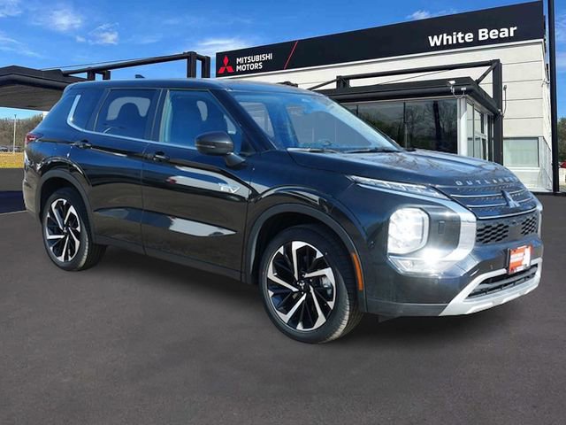 Used 2025 Mitsubishi Outlander SE image 1