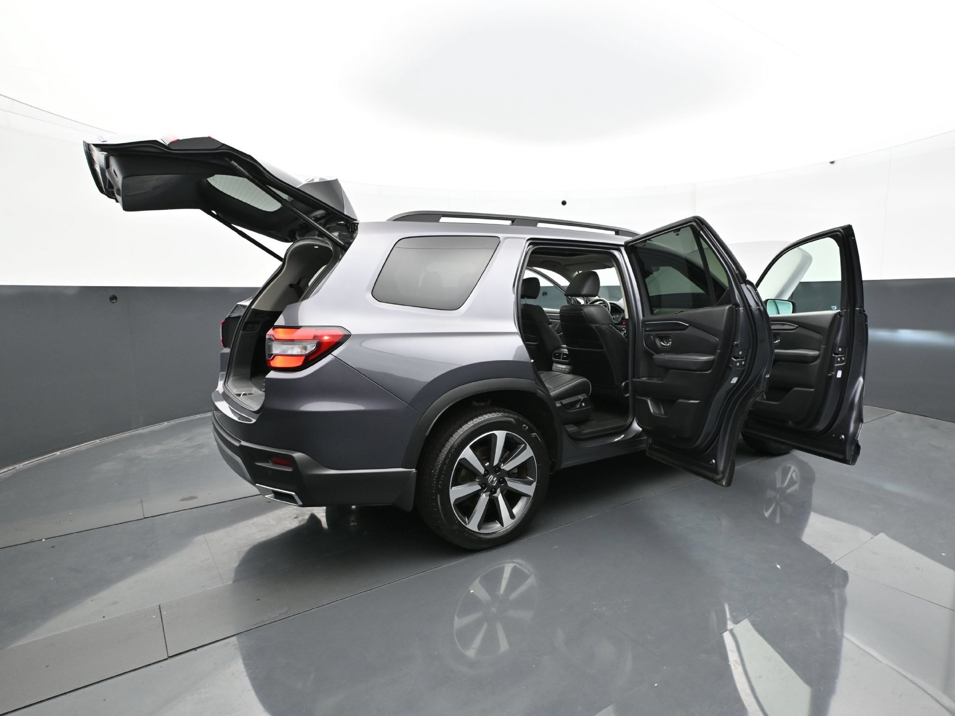 Used 2025 Honda Pilot Touring image 42
